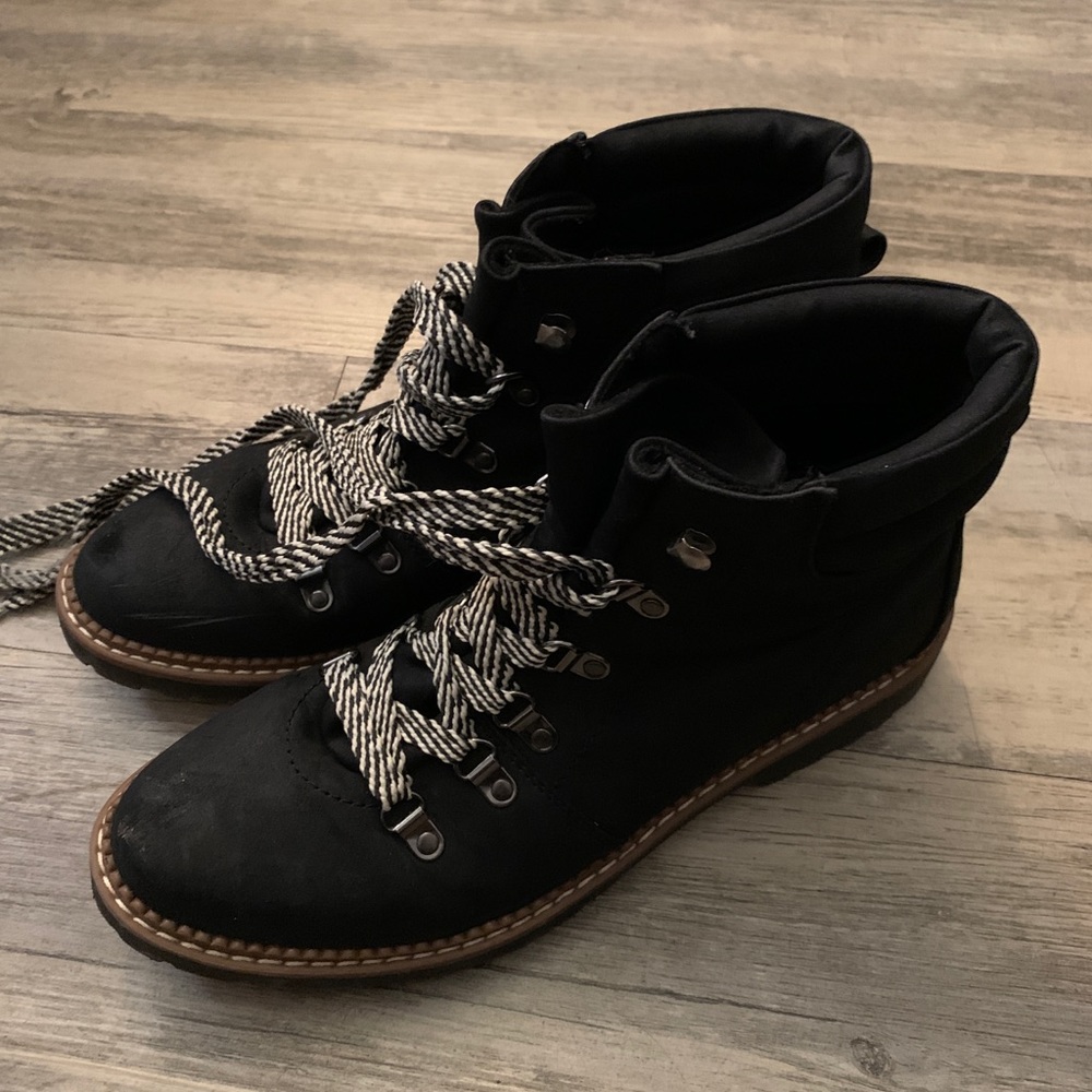 Black boots with patterned laces